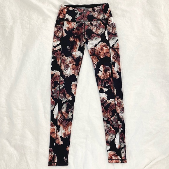 Victoria’s Secret Sport Black Rose Tease Floral Knockout Leggings Yoga Pants - Picture 11 of 13